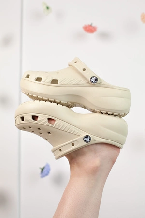 Crocs Womens Classic Platform Clog - Bone