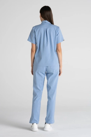 Eleganckie spodnie medyczne damskie z rozcięciem - Esther - Cloud blue - Kangoomed by Emily