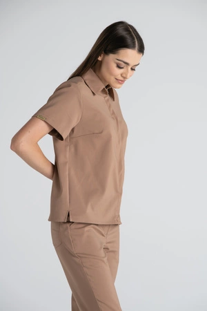Elegancka koszula medyczna damska Rebecca - Cinnamon - Kangoomed by Emily