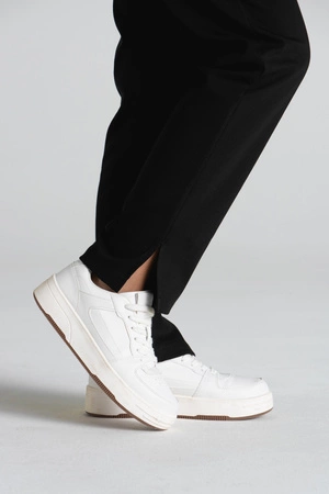 Eleganckie spodnie medyczne damskie z rozcięciem - Esther - Ink black - Kangoomed by Emily