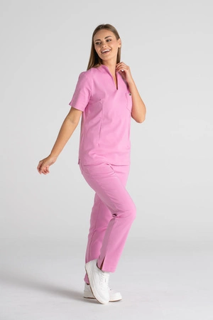 Elegancka bluza medyczna damska ze stójką May - Flamingo pink - Kangoomed by Emily