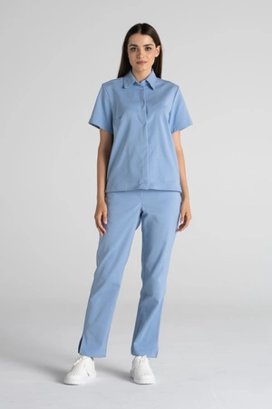Elegancka koszula medyczna damska Rebecca - Cloud blue - Kangoomed by Emily
