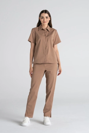 Eleganckie spodnie medyczne damskie z rozcięciem - Esther - Cinnamon - Kangoomed by Emily