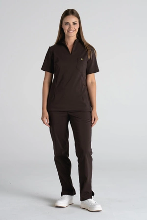 Elegancka bluza medyczna damska ze stójką May - Dark chocolate - Kangoomed by Emily