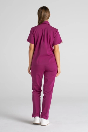 Eleganckie spodnie medyczne damskie z rozcięciem - Esther - Deep fuchsia - Kangoomed by Emily