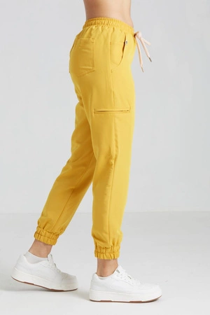 Spodnie medyczne joggery damskie - Merit - Golden hour