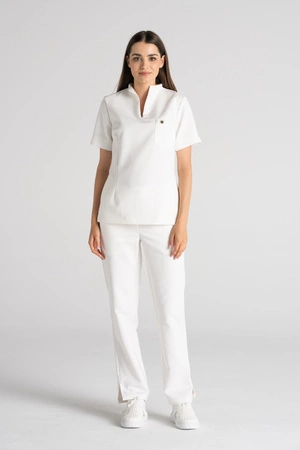 Elegancka bluza medyczna damska ze stójką May - Feather white - Kangoomed by Emily