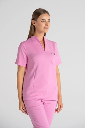 Elegancka bluza medyczna damska ze stójką May - Flamingo pink - Kangoomed by Emily